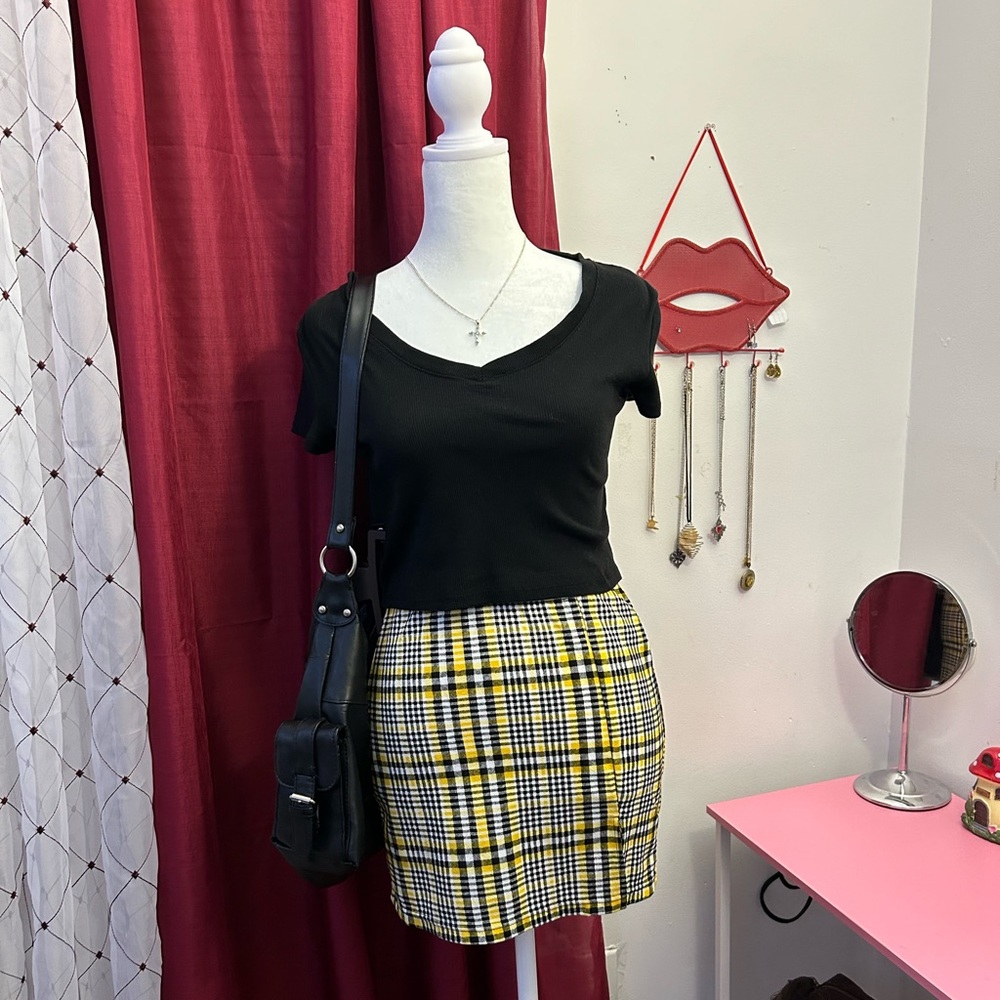 Plaid Yellow and Black Skirt🍒